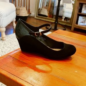 New black suede/leather heels with ankle straps